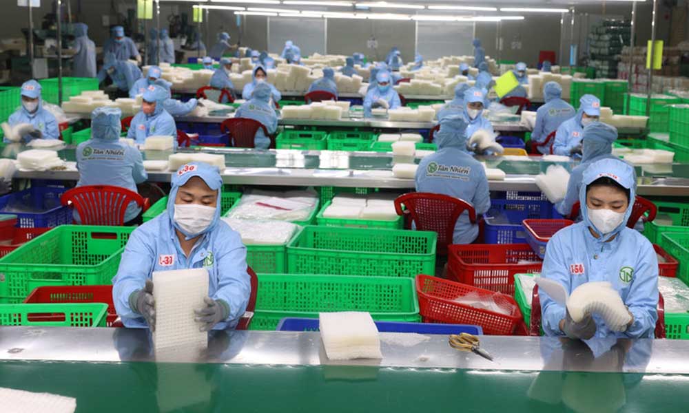 August sees sharp rises in new enterprises, registered capital